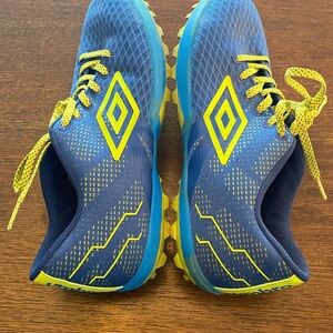 Umbro Women sz 8.5 Men sz 7.5 Blue and Yellow Indoor Turf Soccer Athletic Shoes